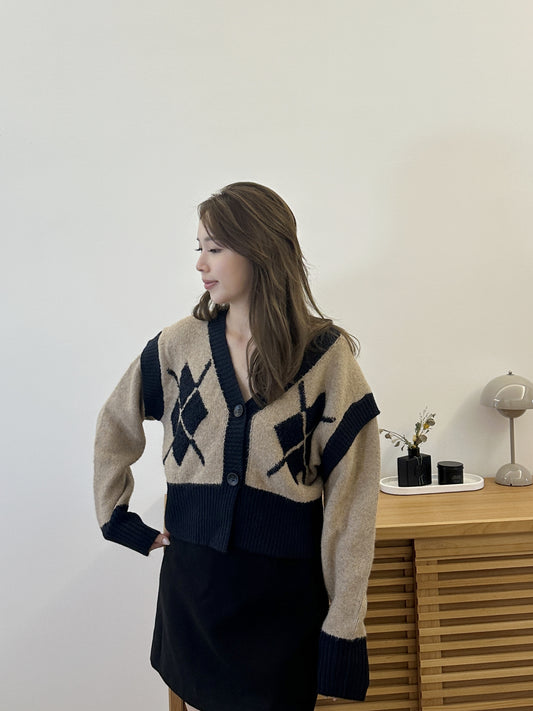 Rhombic pattern cardigan